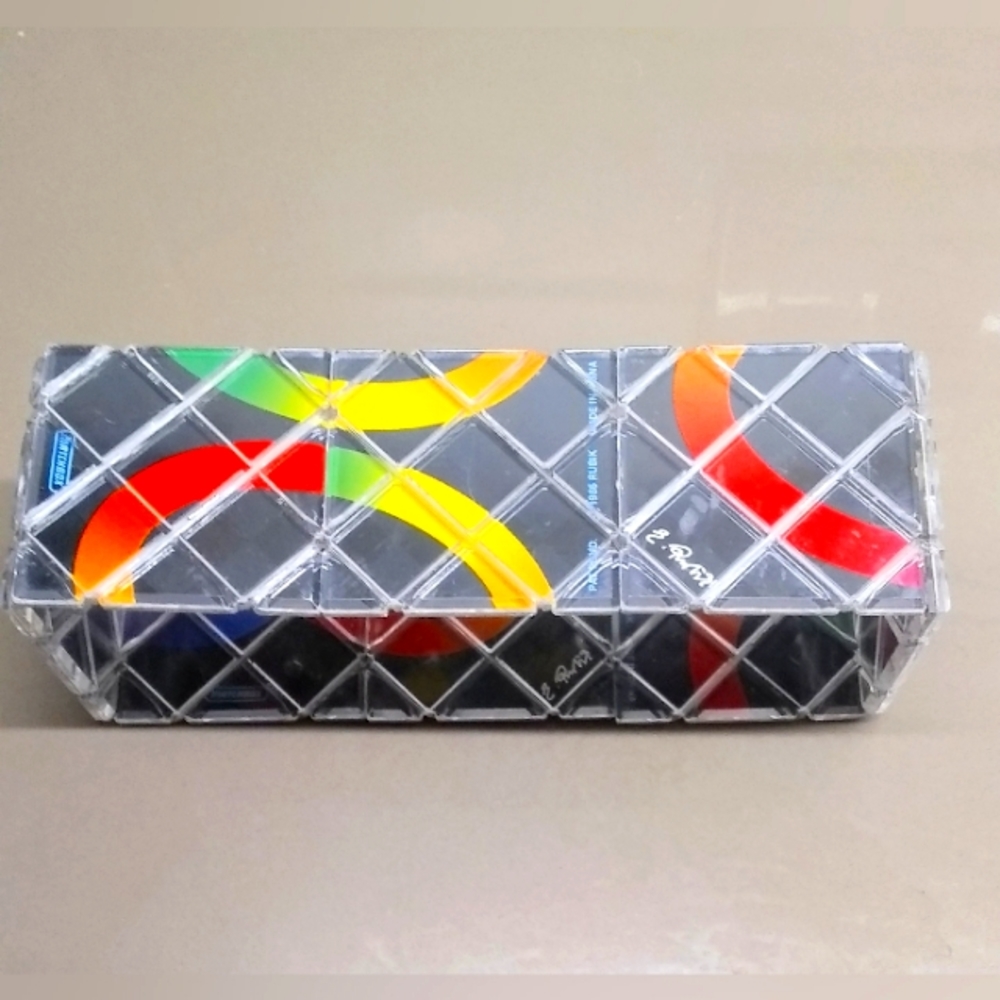 Vintage 1986 Rubik's Matchbox Puzzle Rings Retro Game